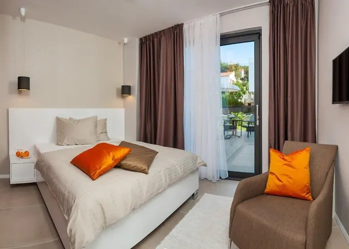 Вилла Luxurious With Modern Interior And Pool Трогир