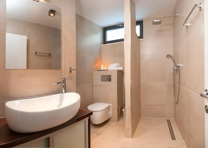 Luxurious With Modern Interior And Pool Трогир