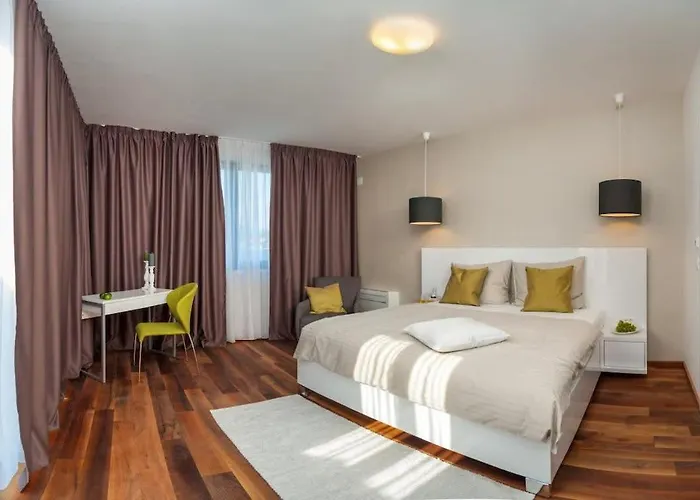Luxurious With Modern Interior And Pool * Трогир