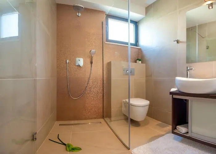 Luxurious With Modern Interior And Pool Вилла *