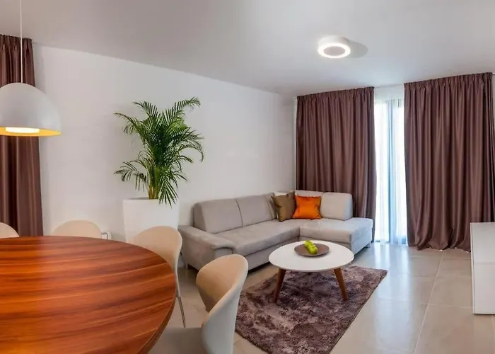Luxurious With Modern Interior And Pool Вилла *