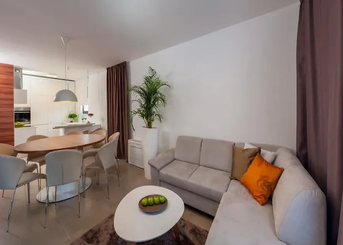 Luxurious With Modern Interior And Pool Вилла Трогир