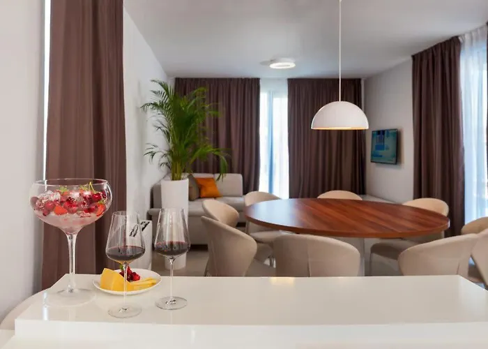 Luxurious With Modern Interior And Pool * Trogir