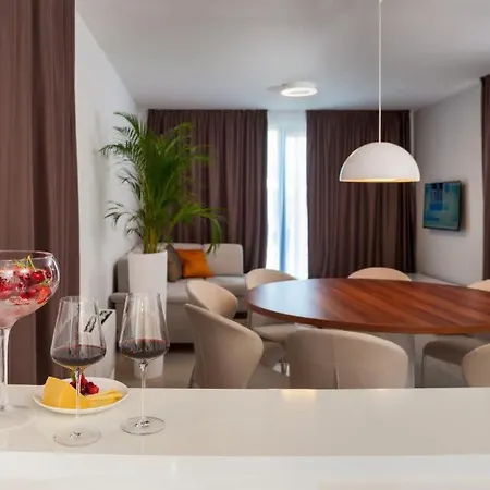 Luxurious With Modern Interior And Pool * تروغير